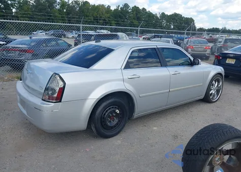 2005 Chrysler 300 Touring z USA, uszkodzony, nr VIN 2C3JA53G45H512214